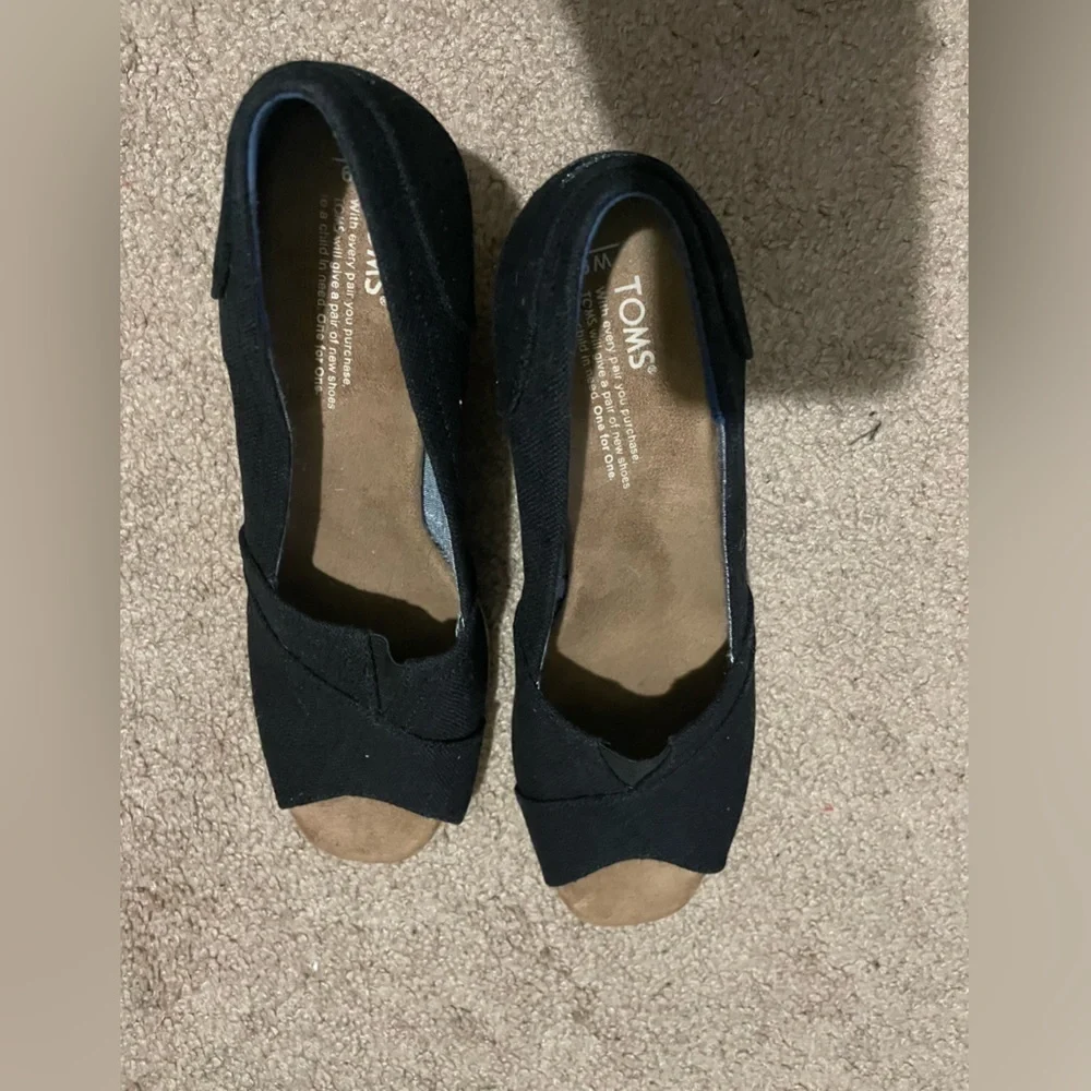 TOM’S‎ black peep toe wedges size 9W